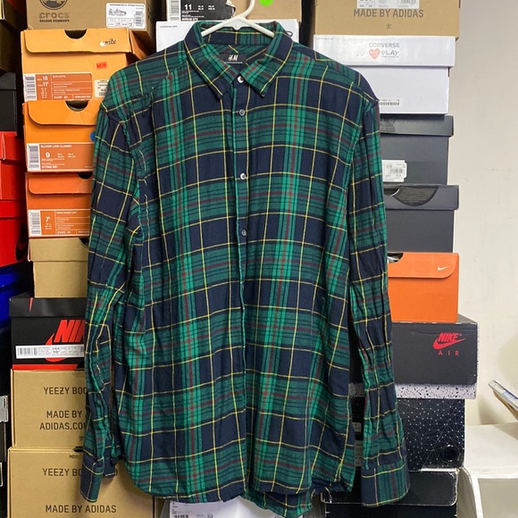 HM plaid button up - Picture 1 of 2